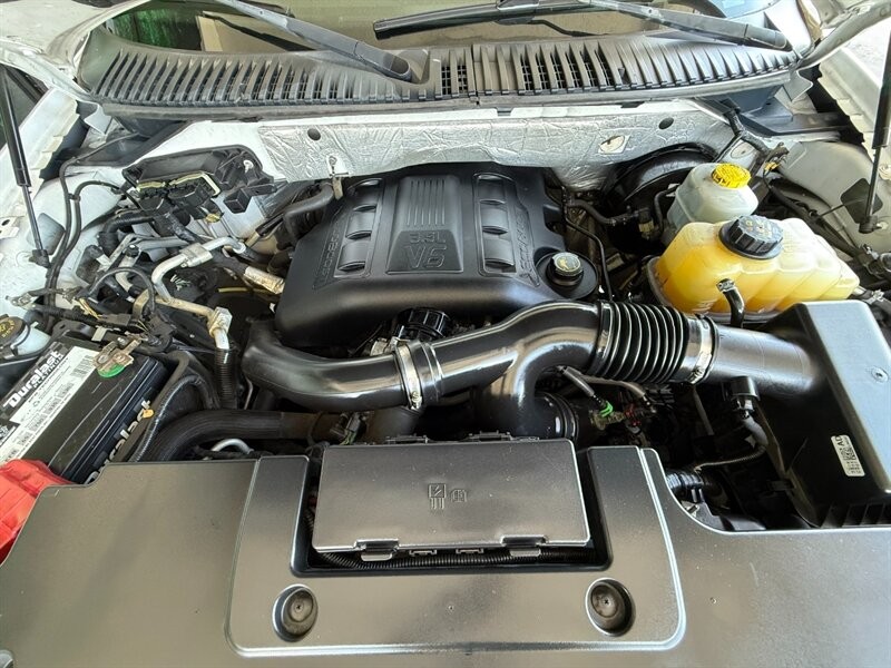 Ford Expedition Vehicle Full-screen Gallery Image 38