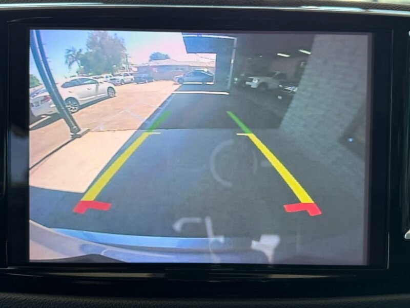 Chrysler Pacifica Vehicle Full-screen Gallery Image 36