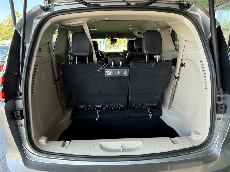 Chrysler Pacifica Vehicle Full-screen Gallery Image 39