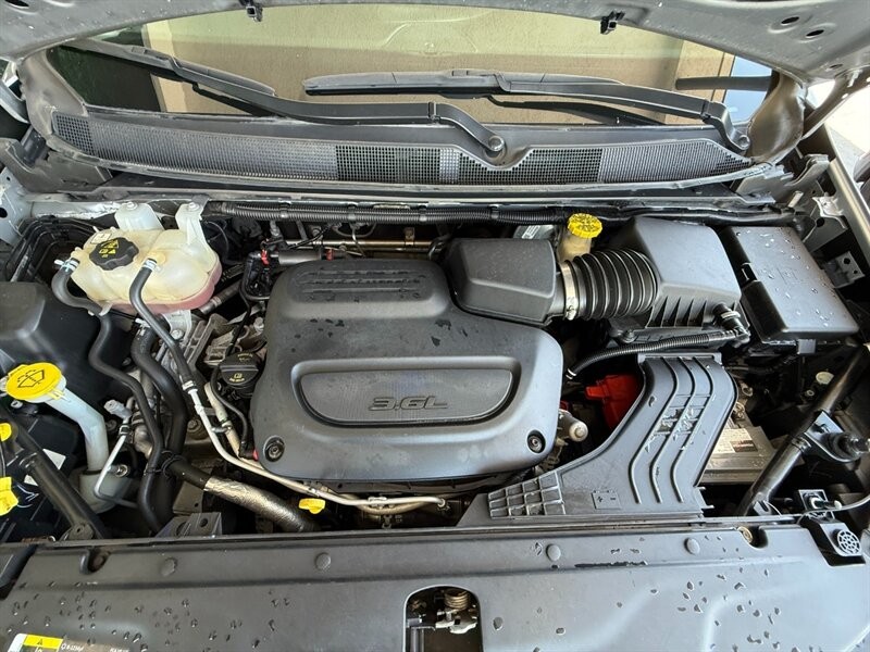 Chrysler Pacifica Vehicle Full-screen Gallery Image 40