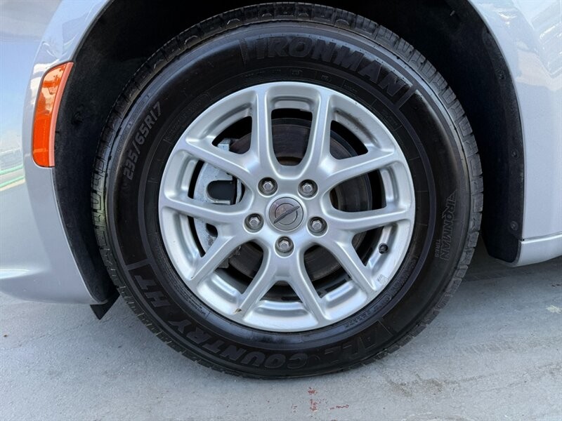 Chrysler Pacifica Vehicle Full-screen Gallery Image 41