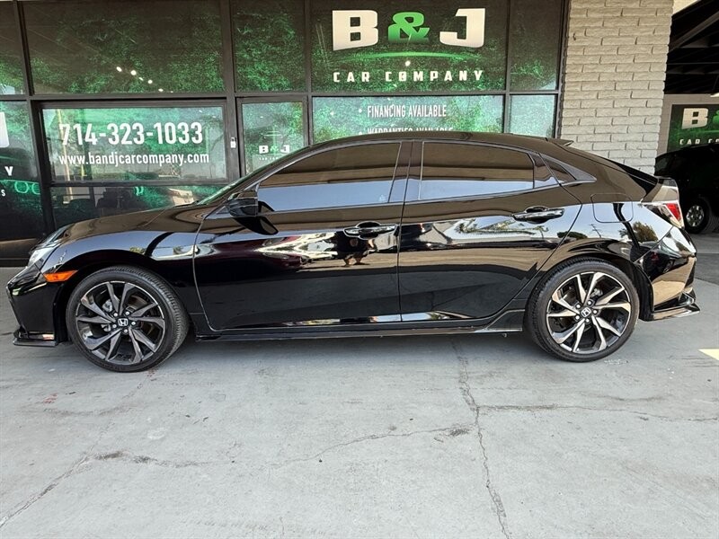 Honda Civic Hatchback Vehicle Full-screen Gallery Image 04