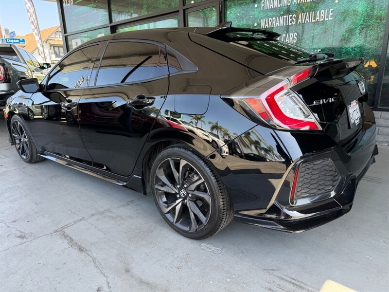 Honda Civic Hatchback Vehicle Full-screen Gallery Image 06