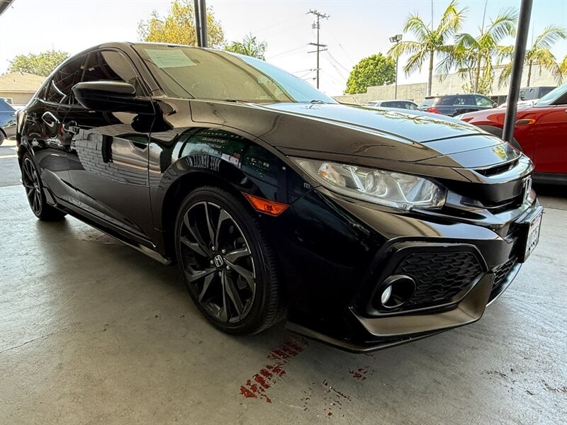 Honda Civic Hatchback Vehicle Full-screen Gallery Image 08