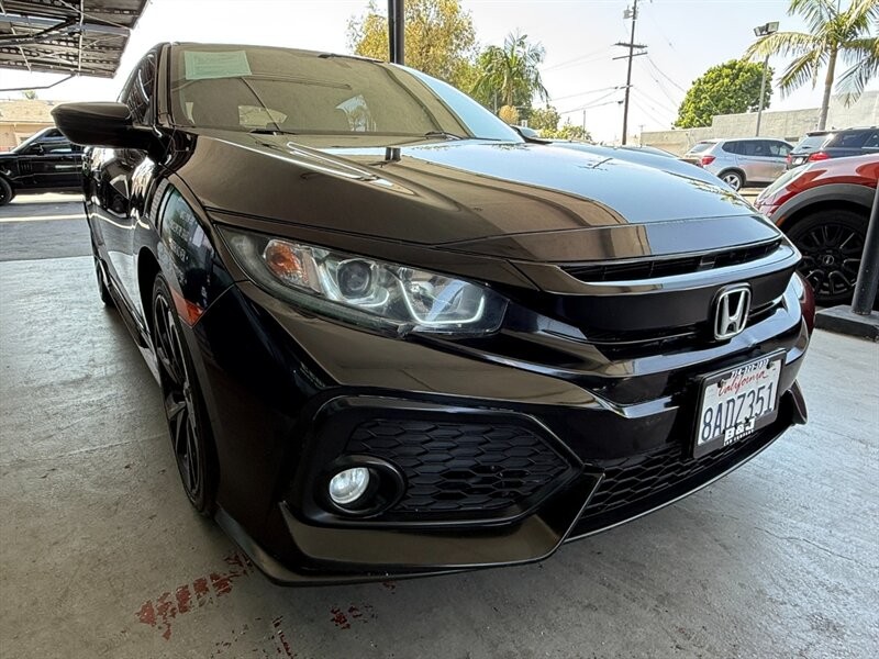 Honda Civic Hatchback Vehicle Full-screen Gallery Image 09