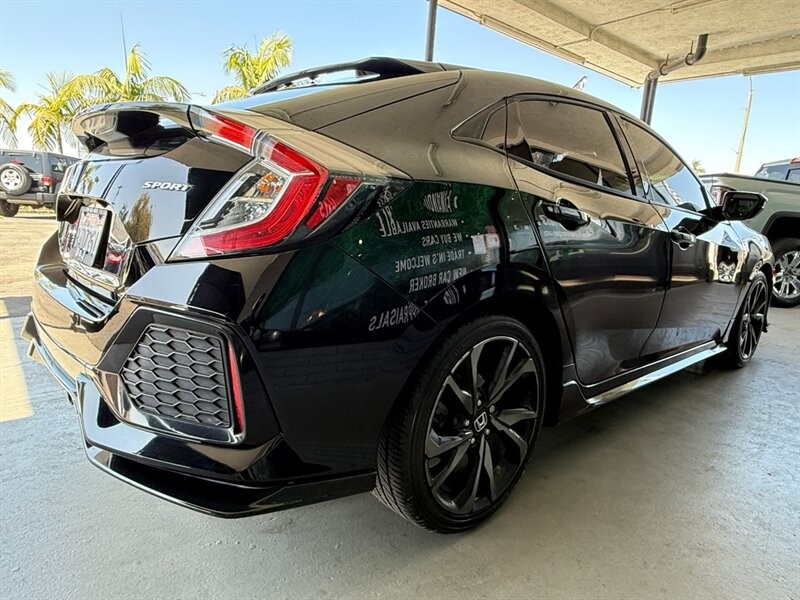 Honda Civic Hatchback Vehicle Full-screen Gallery Image 10