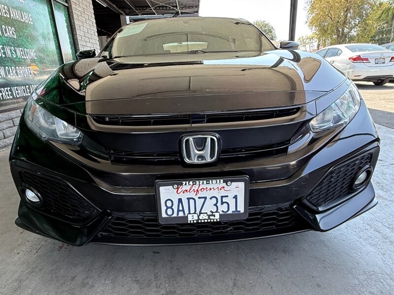 Honda Civic Hatchback Vehicle Full-screen Gallery Image 12