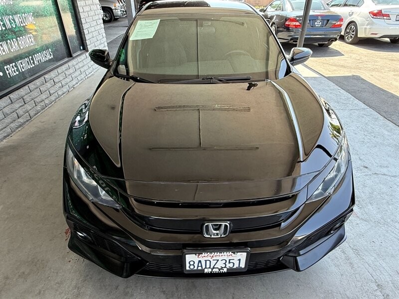 Honda Civic Hatchback Vehicle Full-screen Gallery Image 13