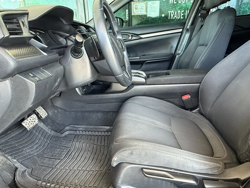 Honda Civic Hatchback Vehicle Full-screen Gallery Image 17