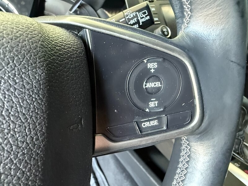 Honda Civic Hatchback Vehicle Full-screen Gallery Image 21