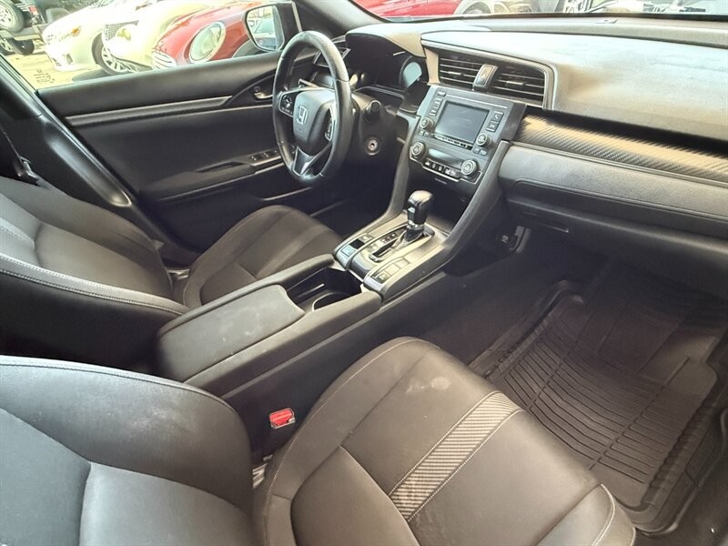 Honda Civic Hatchback Vehicle Full-screen Gallery Image 25