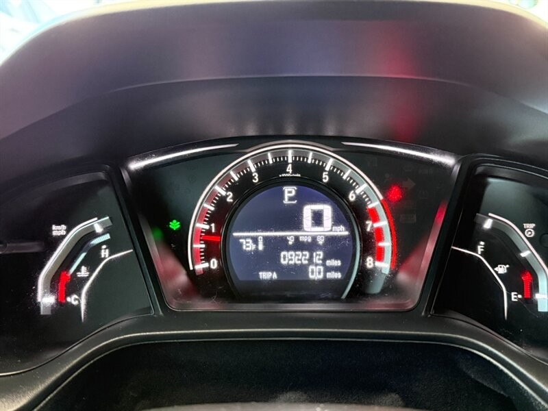 Honda Civic Hatchback Vehicle Full-screen Gallery Image 27