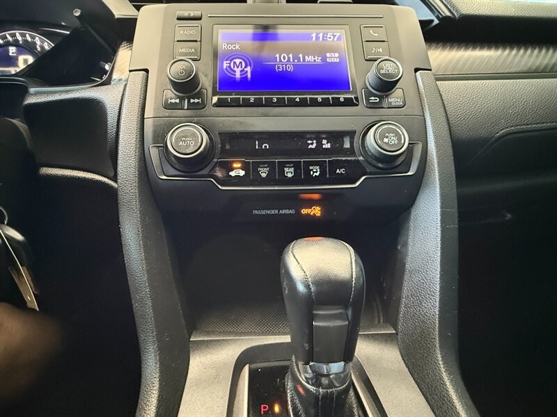 Honda Civic Hatchback Vehicle Full-screen Gallery Image 30