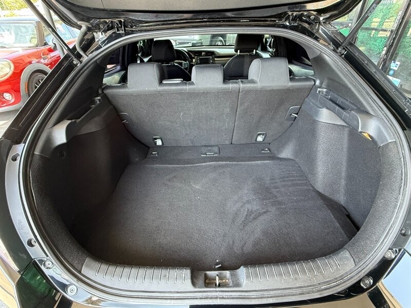 Honda Civic Hatchback Vehicle Full-screen Gallery Image 32