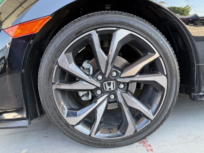 Honda Civic Hatchback Vehicle Full-screen Gallery Image 34