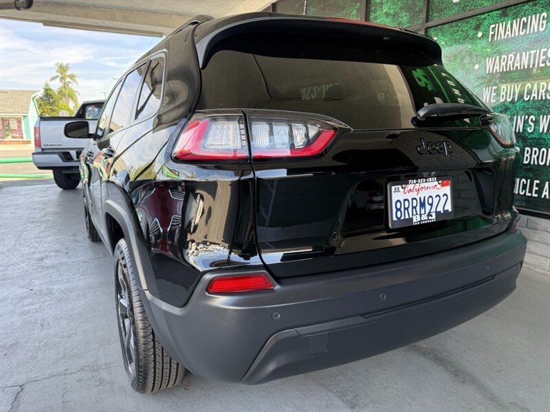 Jeep Cherokee Vehicle Full-screen Gallery Image 07
