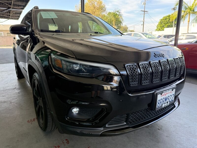 Jeep Cherokee Vehicle Full-screen Gallery Image 09