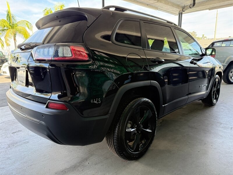 Jeep Cherokee Vehicle Full-screen Gallery Image 10