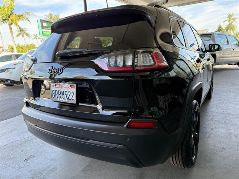 Jeep Cherokee Vehicle Full-screen Gallery Image 11
