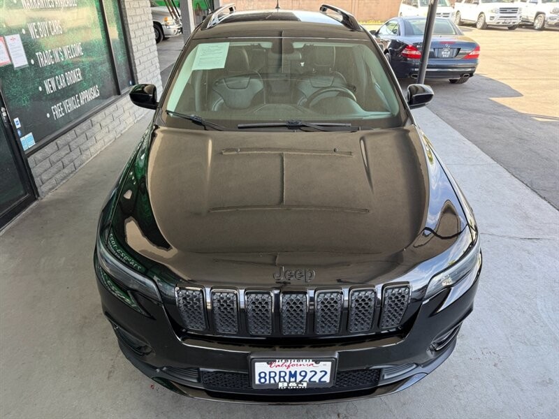 Jeep Cherokee Vehicle Full-screen Gallery Image 13