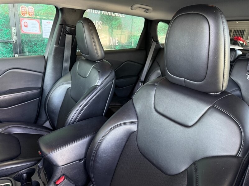 Jeep Cherokee Vehicle Full-screen Gallery Image 18