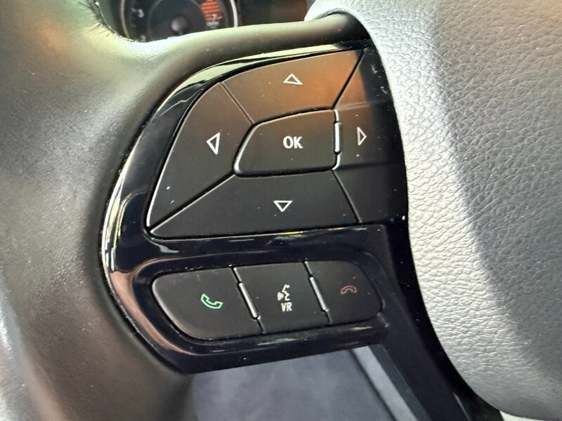 Jeep Cherokee Vehicle Full-screen Gallery Image 21