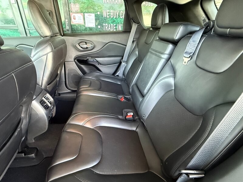 Jeep Cherokee Vehicle Full-screen Gallery Image 25