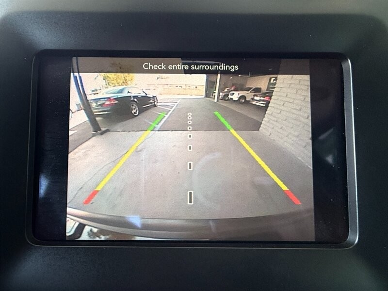 Jeep Cherokee Vehicle Full-screen Gallery Image 31