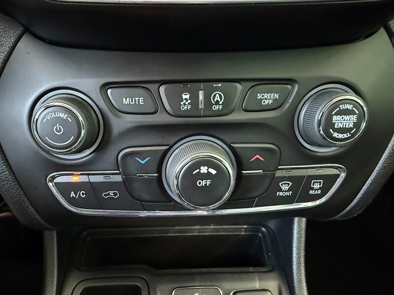 Jeep Cherokee Vehicle Full-screen Gallery Image 32