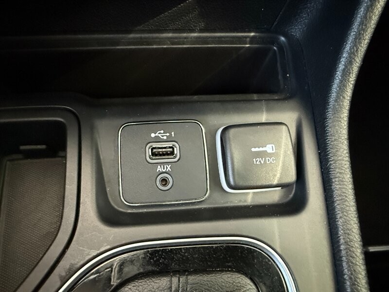 Jeep Cherokee Vehicle Full-screen Gallery Image 33