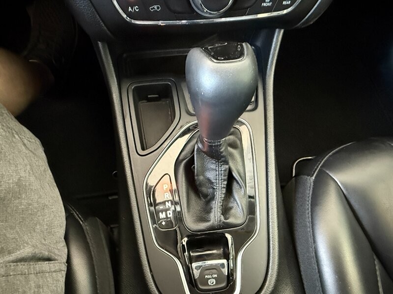 Jeep Cherokee Vehicle Full-screen Gallery Image 34