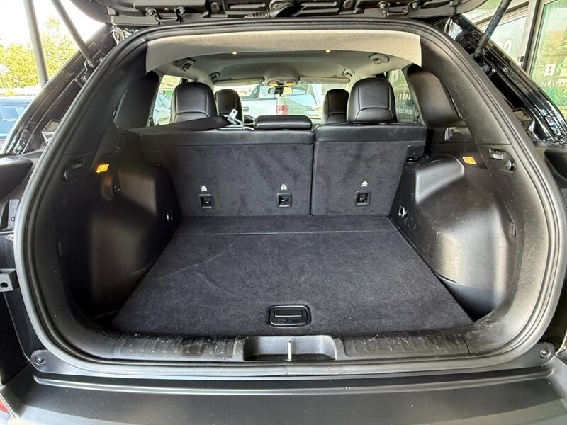 Jeep Cherokee Vehicle Full-screen Gallery Image 35