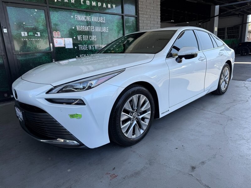 Toyota Mirai Vehicle Full-screen Gallery Image 01