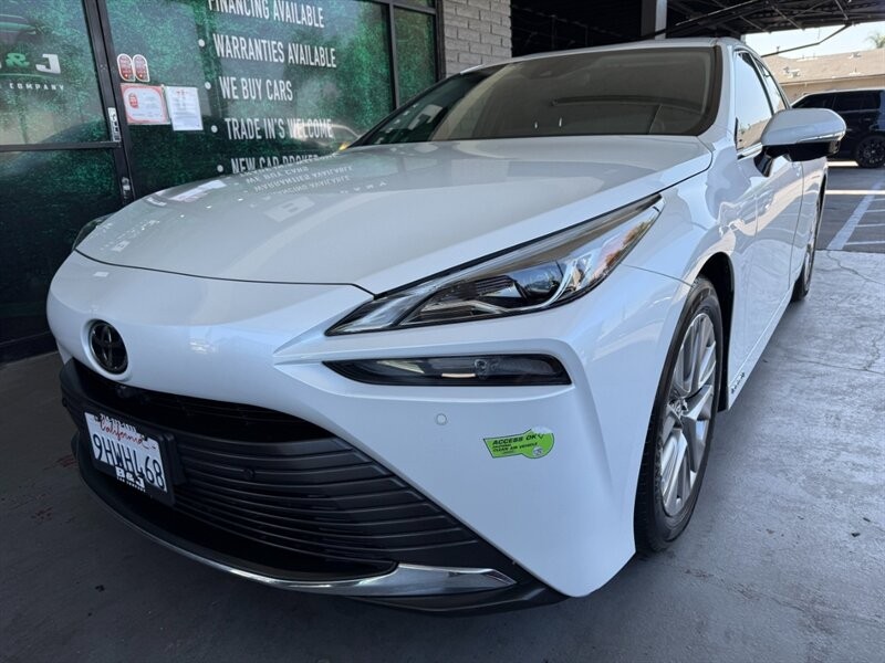 Toyota Mirai Vehicle Full-screen Gallery Image 03