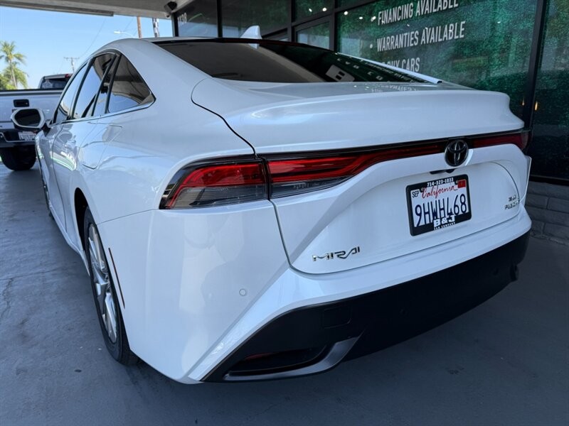 Toyota Mirai Vehicle Full-screen Gallery Image 07