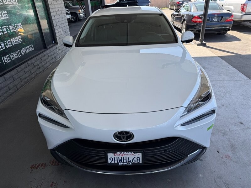 Toyota Mirai Vehicle Full-screen Gallery Image 13