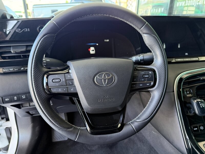 Toyota Mirai Vehicle Full-screen Gallery Image 19