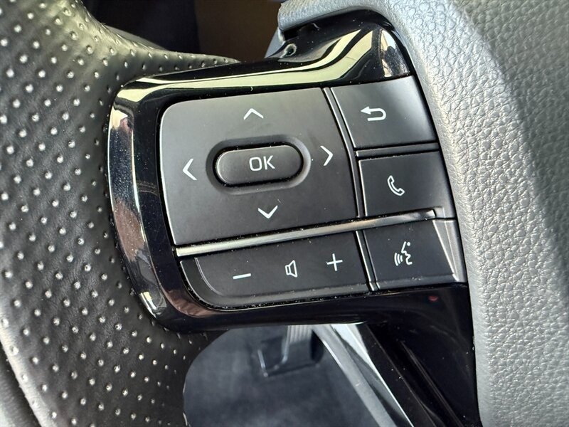 Toyota Mirai Vehicle Full-screen Gallery Image 20