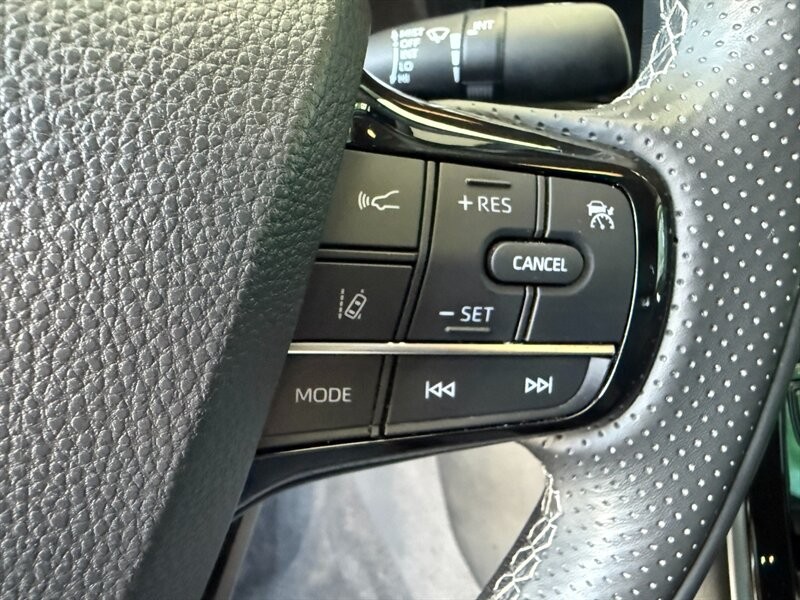 Toyota Mirai Vehicle Full-screen Gallery Image 21