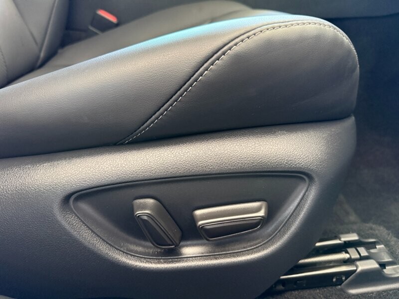 Toyota Mirai Vehicle Full-screen Gallery Image 28