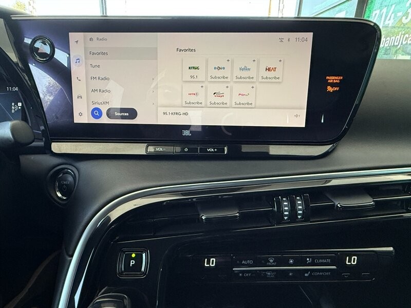 Toyota Mirai Vehicle Full-screen Gallery Image 32