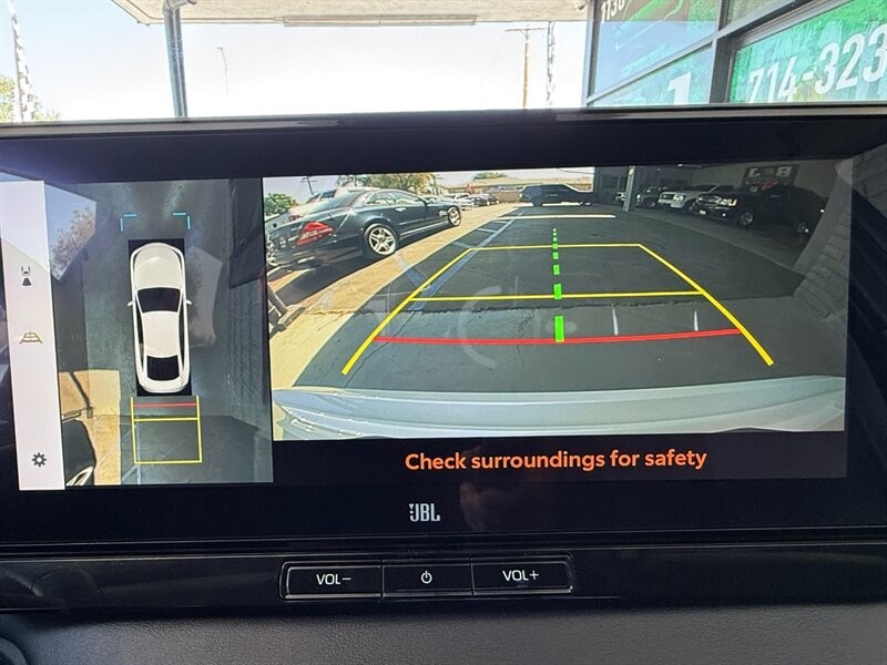 Toyota Mirai Vehicle Full-screen Gallery Image 33