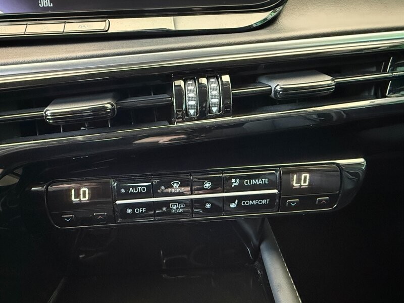 Toyota Mirai Vehicle Full-screen Gallery Image 34