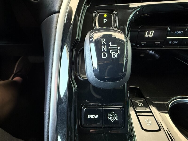 Toyota Mirai Vehicle Full-screen Gallery Image 35