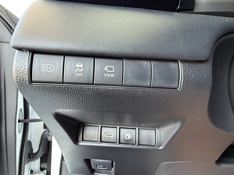 Toyota Mirai Vehicle Full-screen Gallery Image 37