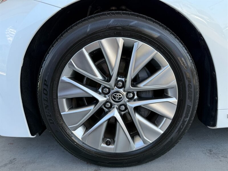 Toyota Mirai Vehicle Full-screen Gallery Image 40