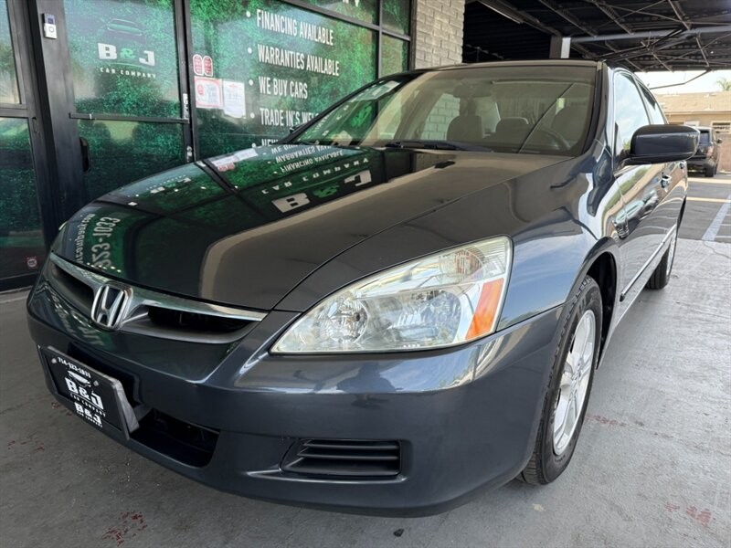 Honda Accord Sedan Vehicle Full-screen Gallery Image 03