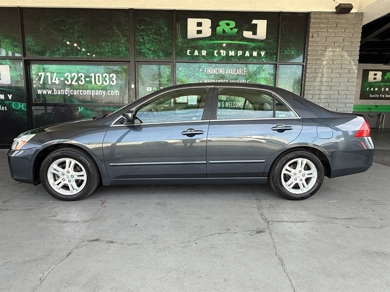 Honda Accord Sedan Vehicle Full-screen Gallery Image 04