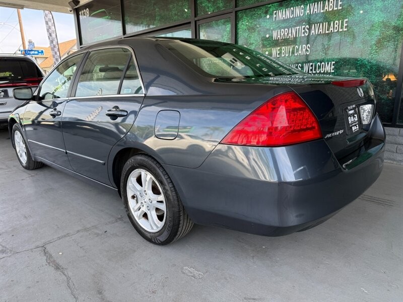 Honda Accord Sedan Vehicle Full-screen Gallery Image 06