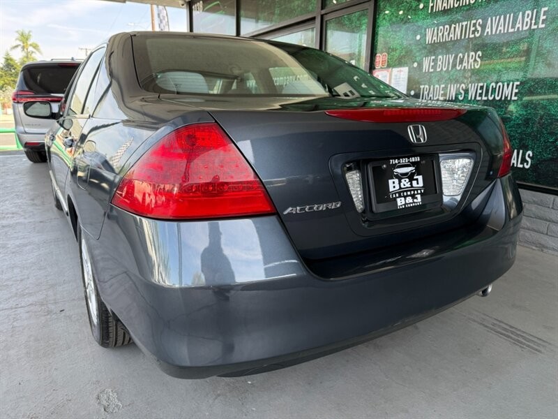 Honda Accord Sedan Vehicle Full-screen Gallery Image 07